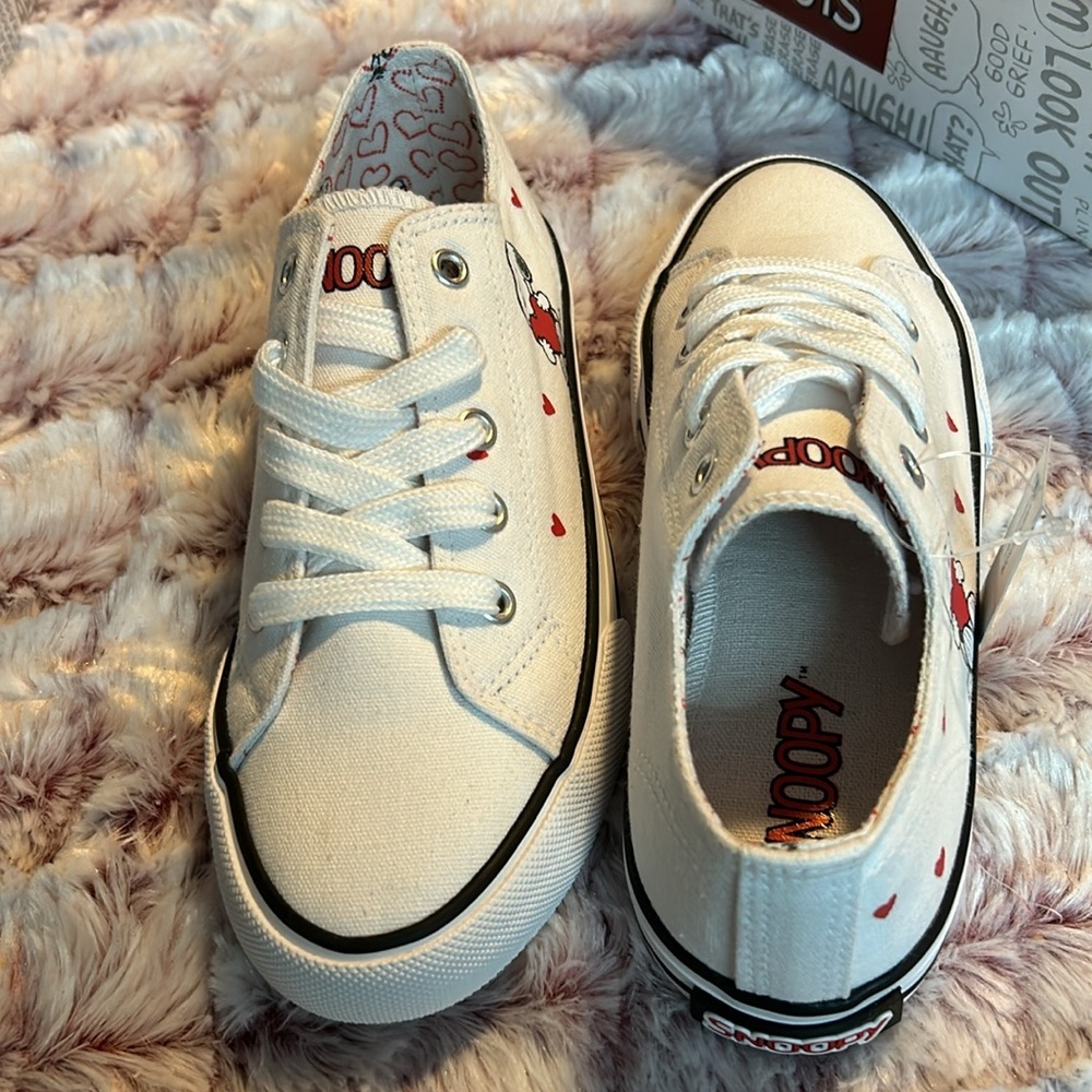 Peanuts Snoopy Sneakers - Picture 5 of 6